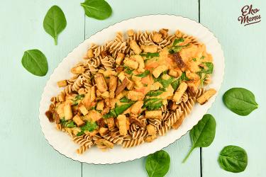 Hummus pasta met spinazie